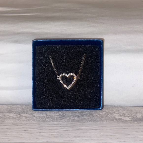 Jewlr Jewelry - Dazzling Silver Heart Necklace